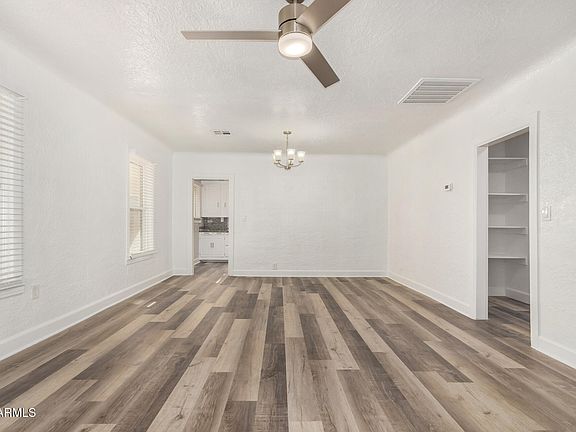 5th image of 423 E Crescent Avenue