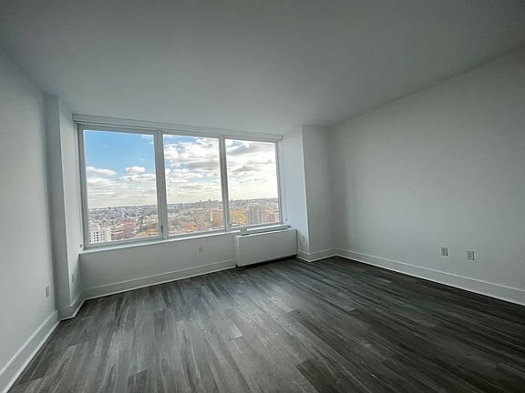 3rd image of 86 Fleet Pl APT 25B