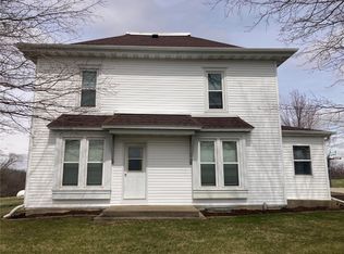 2761 61st Street Ln, Vinton, IA 52349