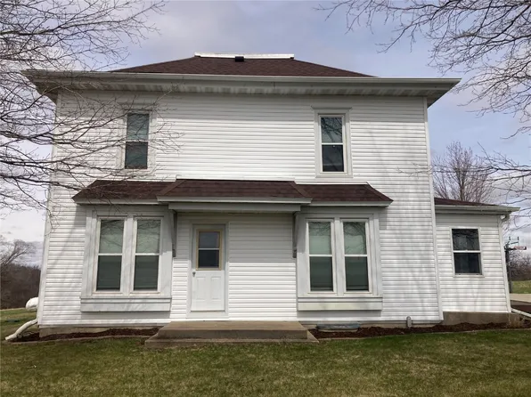 2761 61st Street Ln, Vinton, IA 52349