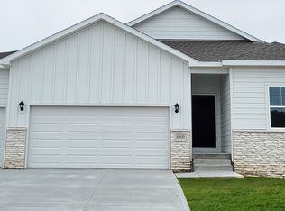 8909 Alexandra Rd, Bellevue, NE 68157