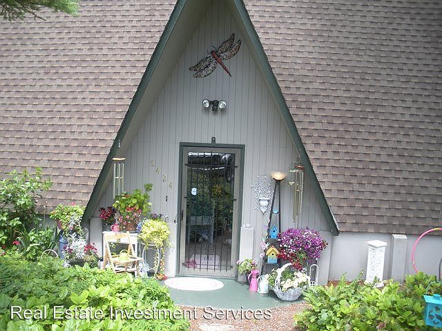 1st image of 6424 Madrona Dr NE