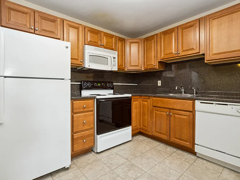 Hillside Apartments — Photo 5