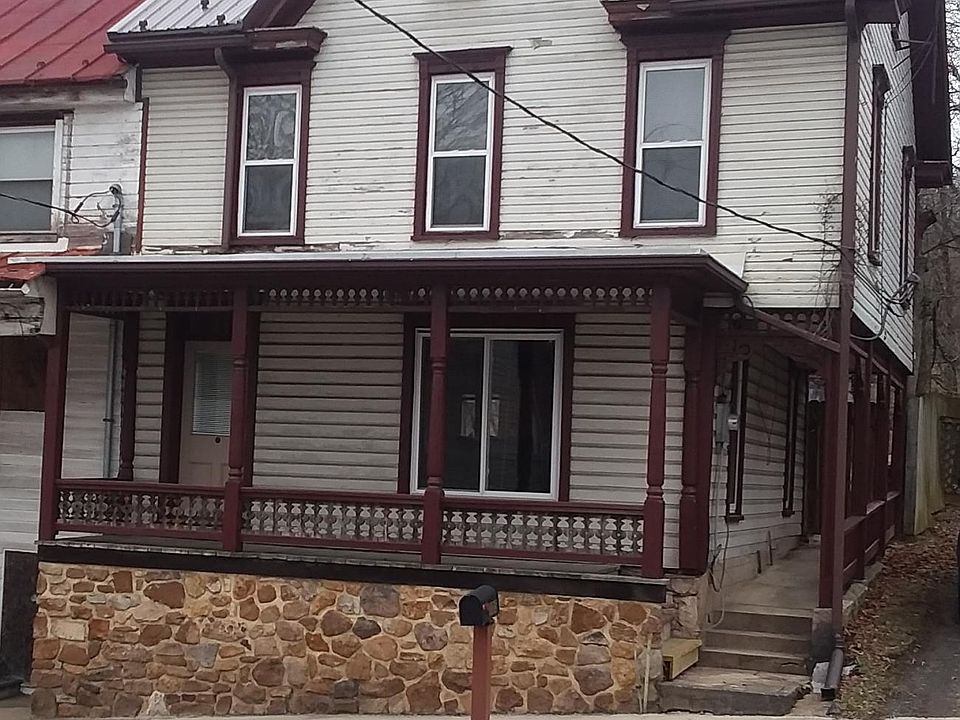 1st image of 105 E Main St