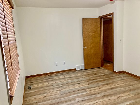 4th image of 15125 Churchill St