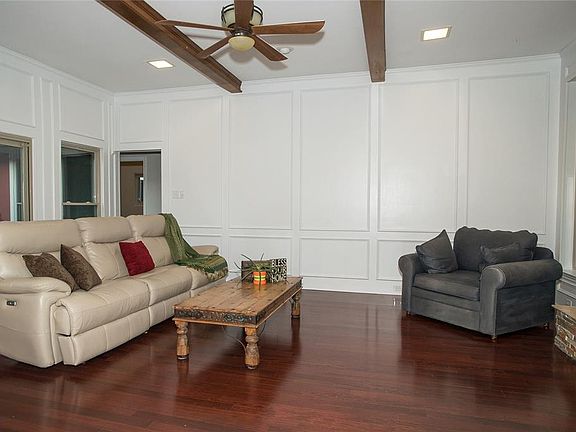 3rd image of 1521 Sugar Creek Dr