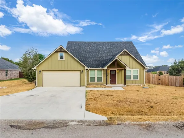 2412 Christine Dr, Granbury, TX 76048