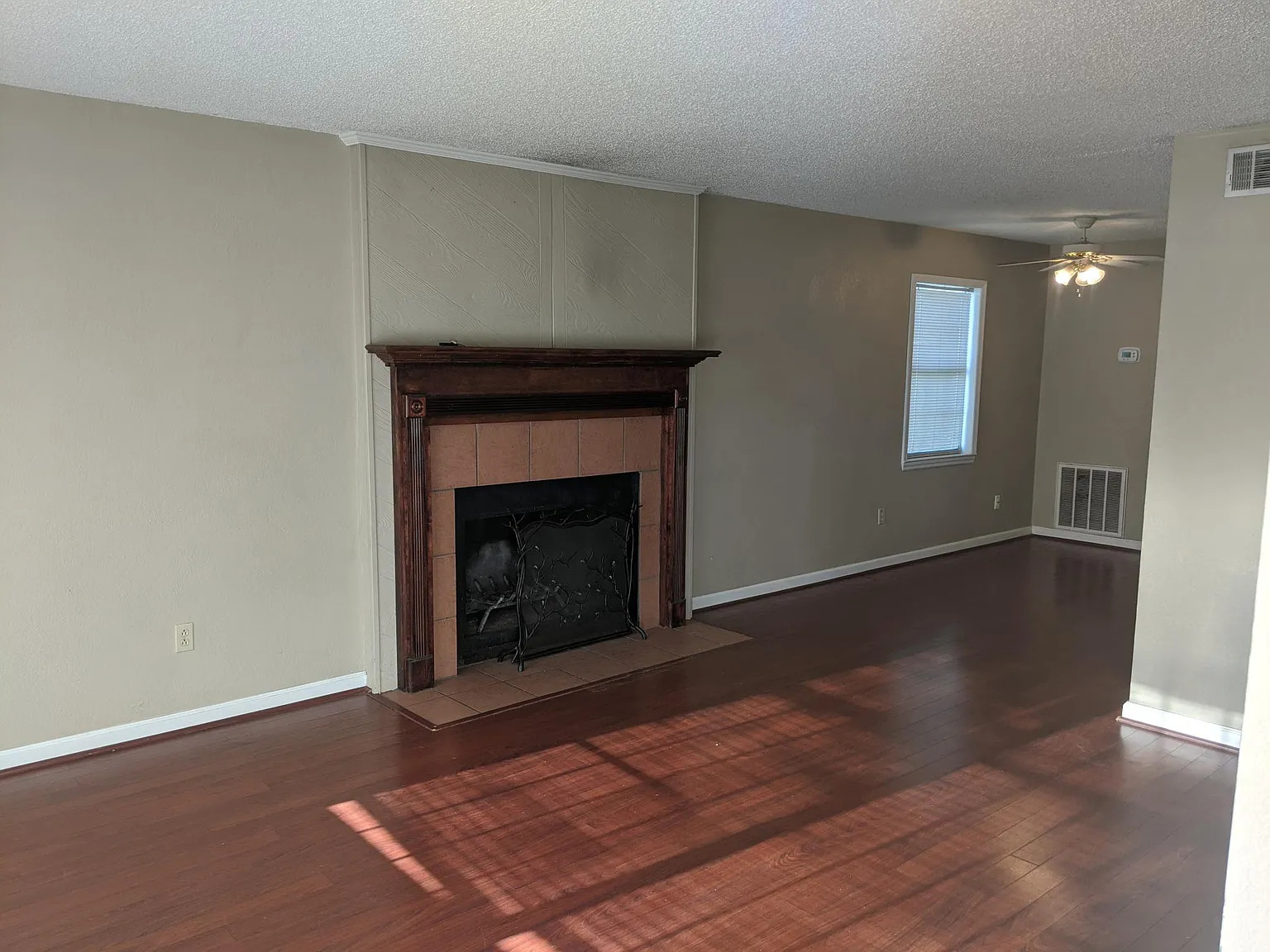 2 bed, 1.5 bath, 1142 sqft, $1,200 — Photo 4