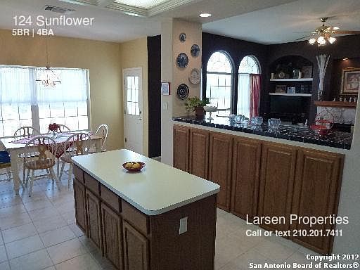 5th image of 124 Sunflower St