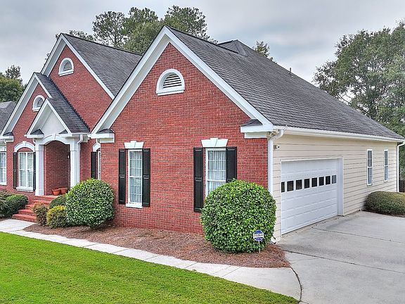 3rd image of 613 Eagle River Ln