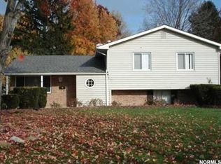 25258 Fawn Dr, North Olmsted, OH 44070