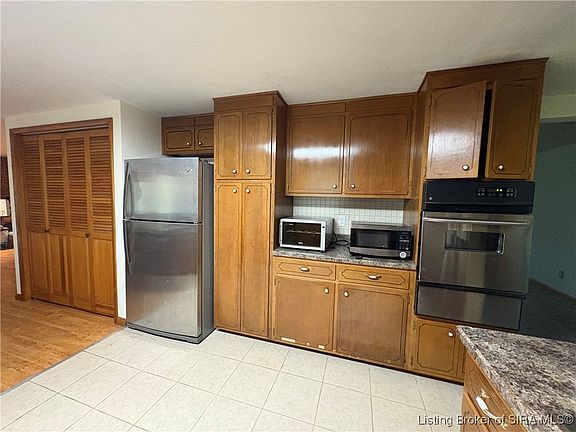 3rd image of 300 Hillcrest Dr
