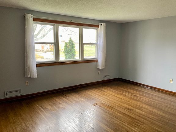 3rd image of 15 Lloyd Dr #M