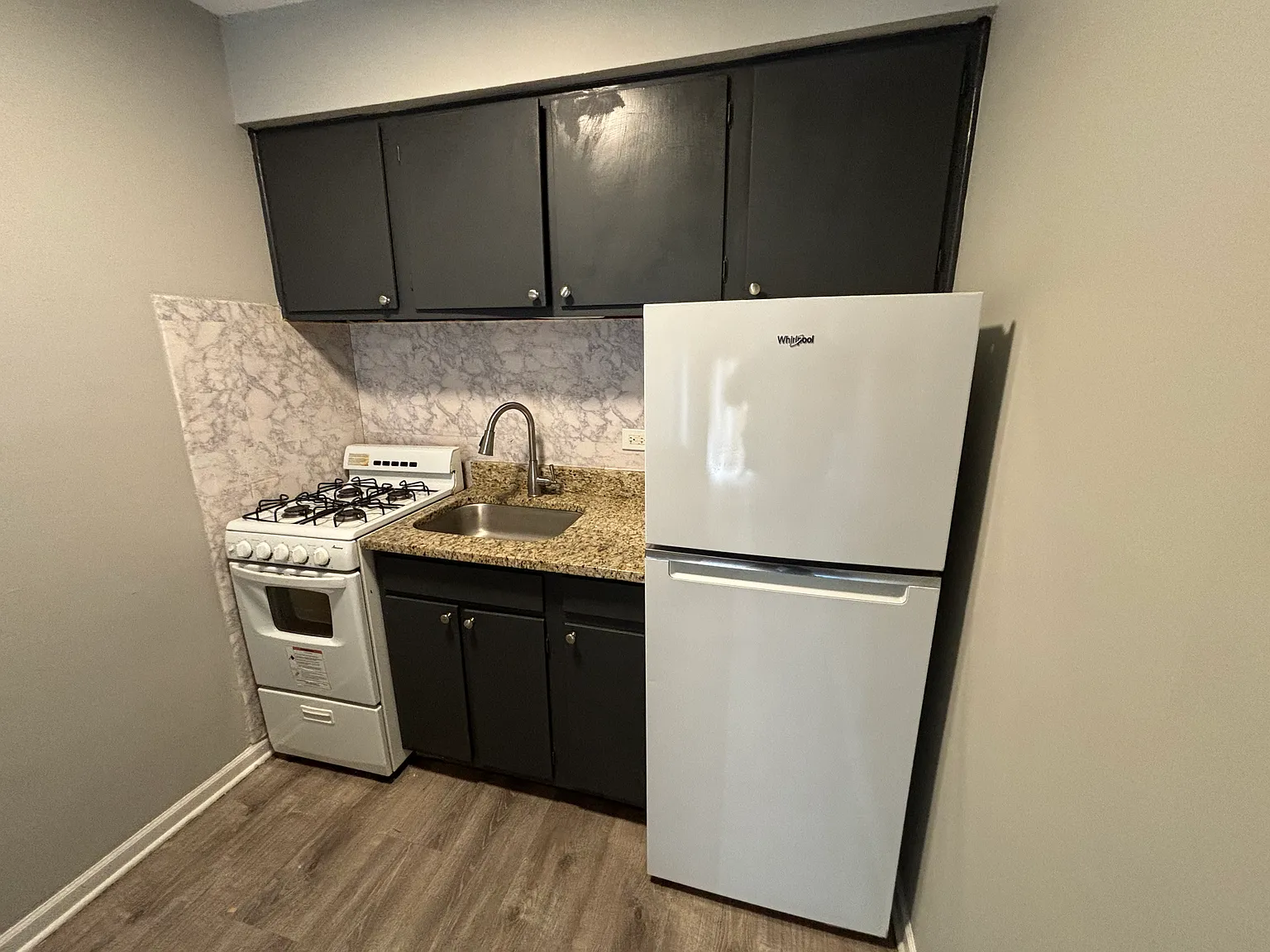 1 bed, 1.0 bath, $1,095 — Photo 4