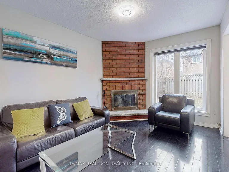 8 Estoril St #UPPER — Photo 24