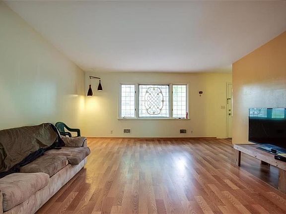 5th image of 2816 S Maybrook Ave