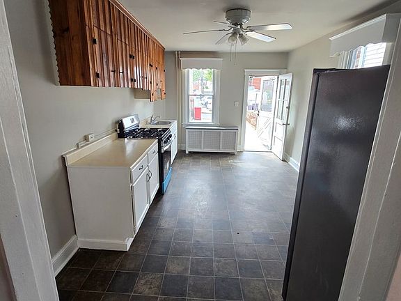 4th image of 918 Jefferson Ave