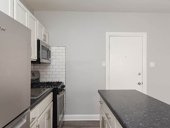 5th image of 4756 N Maplewood #209