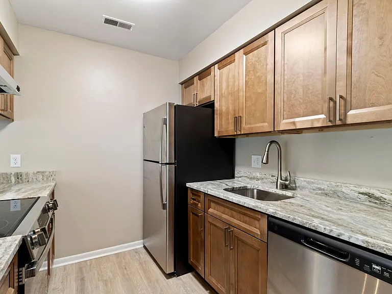 1180 Indian Rd — Photo 6