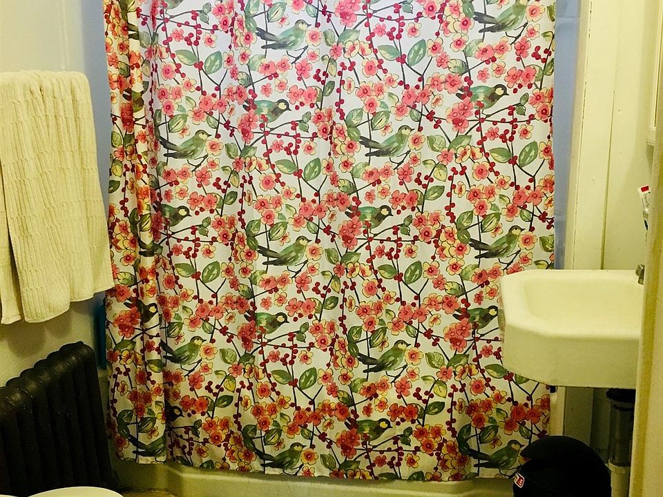 UNIT 1 - BATHROOM 1