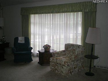 5th image of 38055 Fox Run Dr