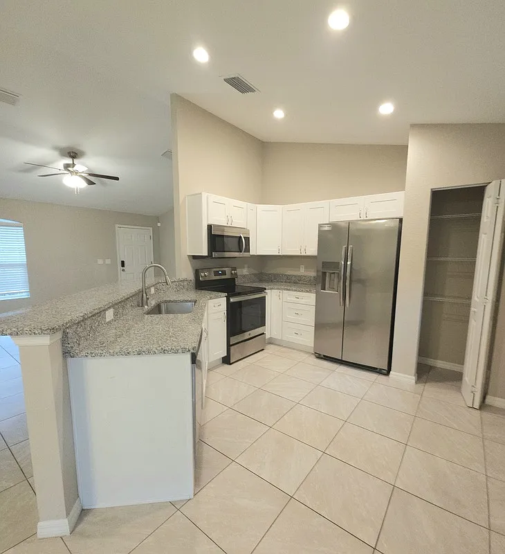 Silver Springs Shores — Photo 3