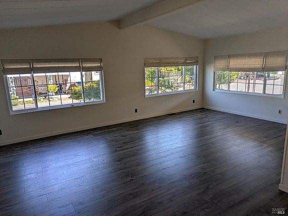 5th image of 61 Somerset Drive