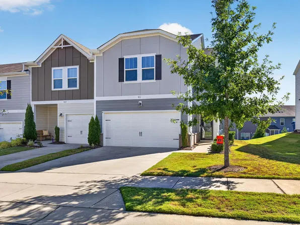 911 Field Ivy Dr, Fuquay Varina, NC 27526