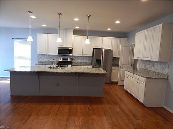 5th image of 209 Starling Cir