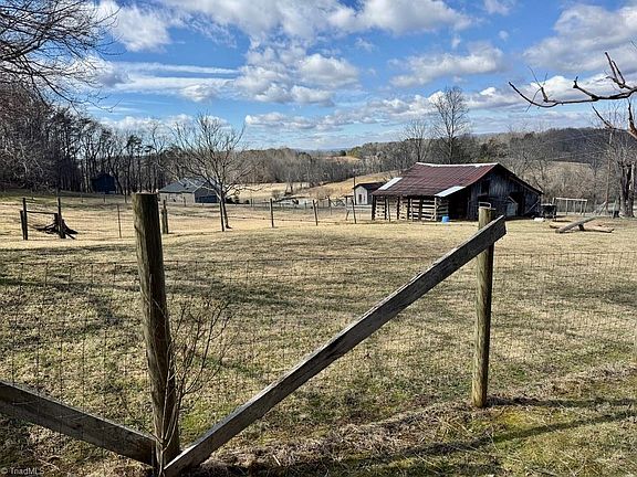 5th image of 2098 Park Dr