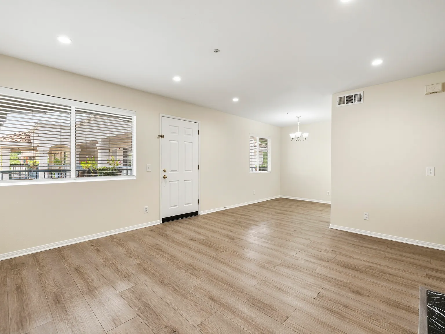 2 bed, 1030 sqft, $3,200 — Photo 3