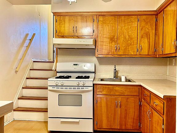 3rd image of 215 27th Ave #1