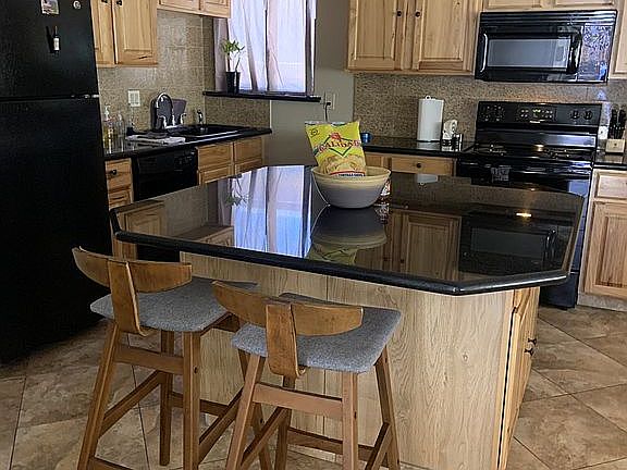 5th image of 6313 Topke Pl NE