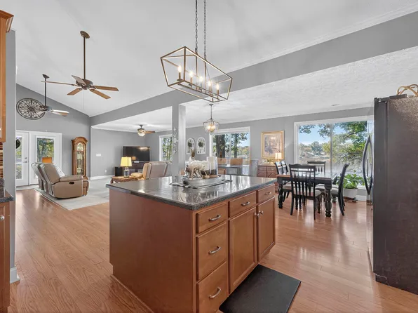 130 W Daylight Dr, Eatonton, GA 31024