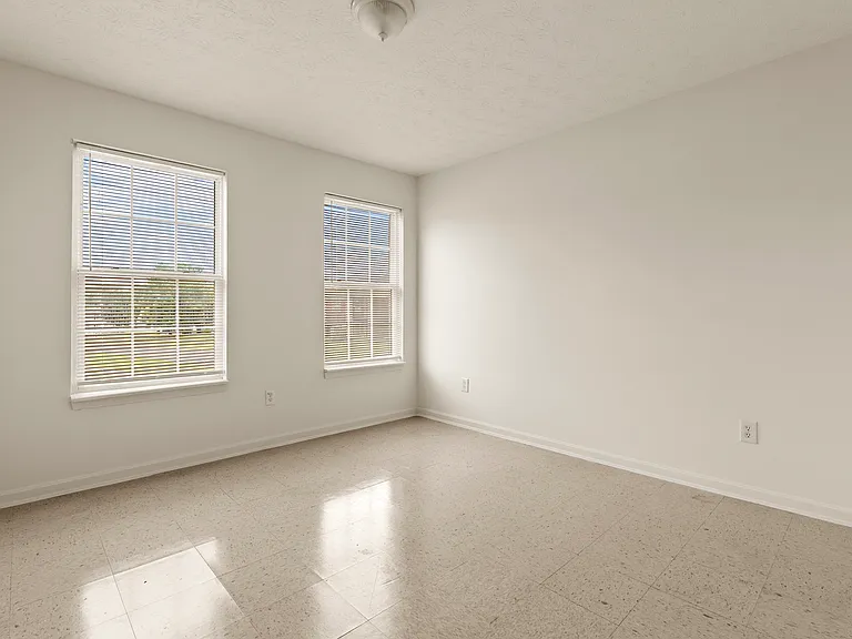 10401 Hillpark Dr — Photo 16