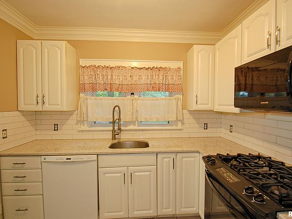 5th image of 101 N Glen View Ct