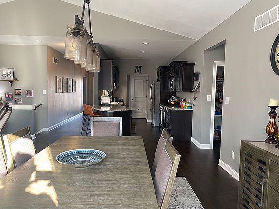 4th image of 15032 Drummond St