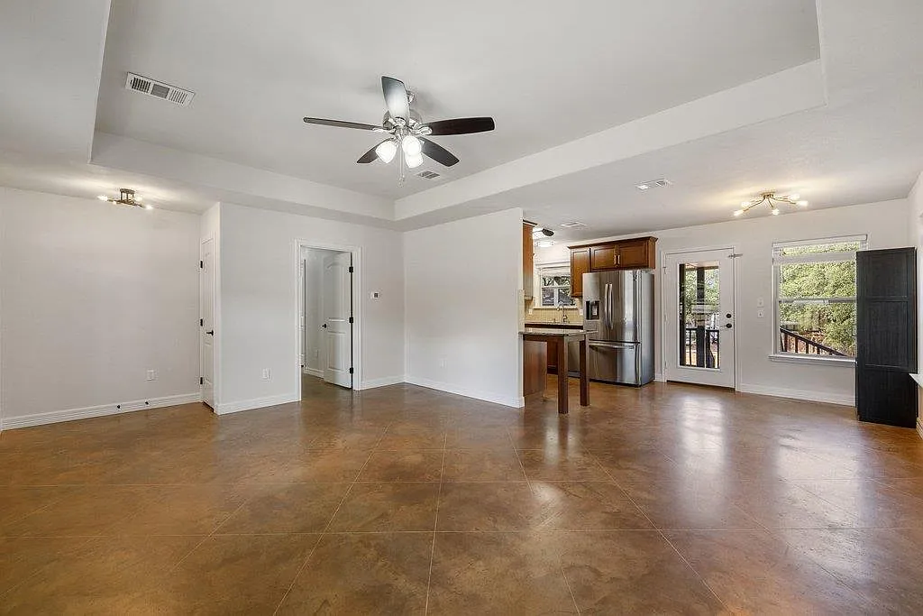 3 bed, 2.0 bath, 1243 sqft, $2,100 — Photo 4