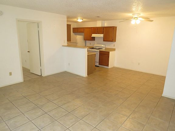 3rd image of 705 Greenlawn Blvd #A