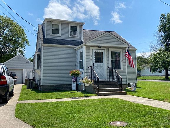 3rd image of 7 Dunlap Ave