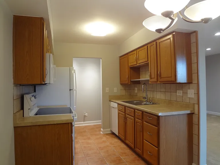929 Casey Ct #6 — Photo 6