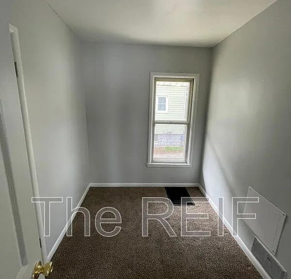 1553 Illinois Ave — Photo 6