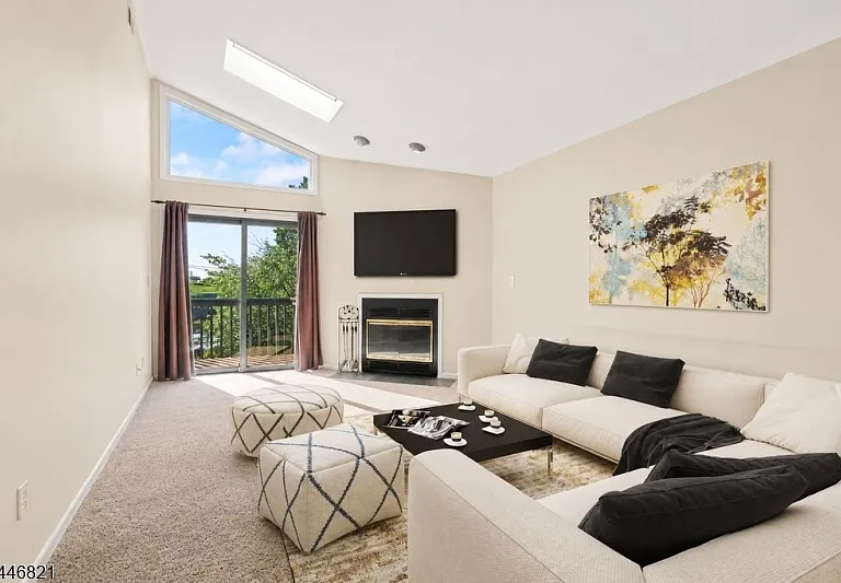 555 Riverside Ave #9 — Photo 4