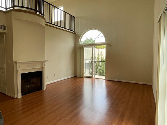 3rd image of 843 N Hayworth Ave APT 204