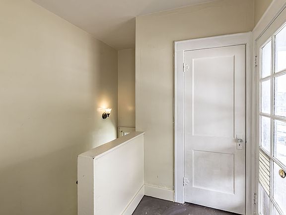 5th image of 1030 Oak St #2