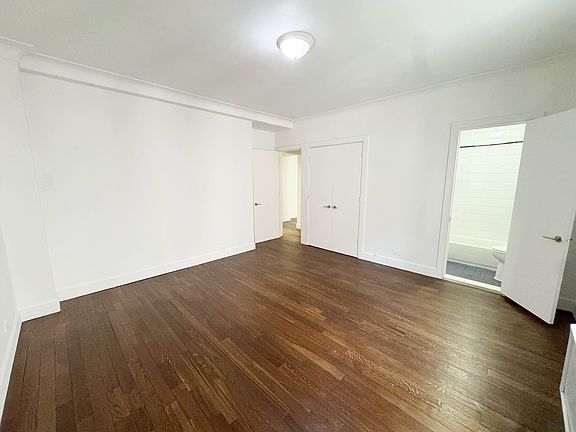 3rd image of 15 W 55th St APT 7A