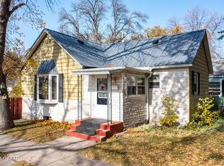 1134 S 11th St, Grand Forks, ND 58201