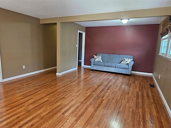 3rd image of 18159 Matthews St