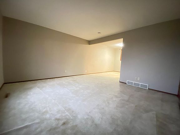 2nd image of 917 E Bremer Ave #1
