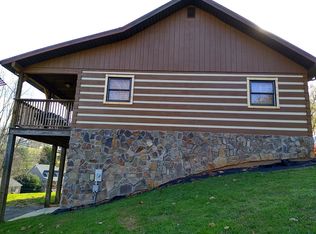 21220 Lakeshore Dr, Abingdon, VA 24211